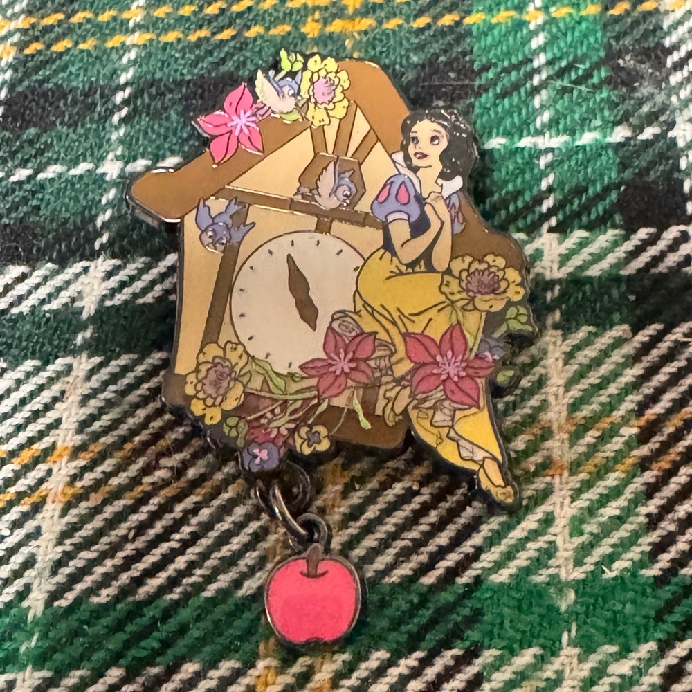 Disney Loungefly Princess Snow White Clock Pin